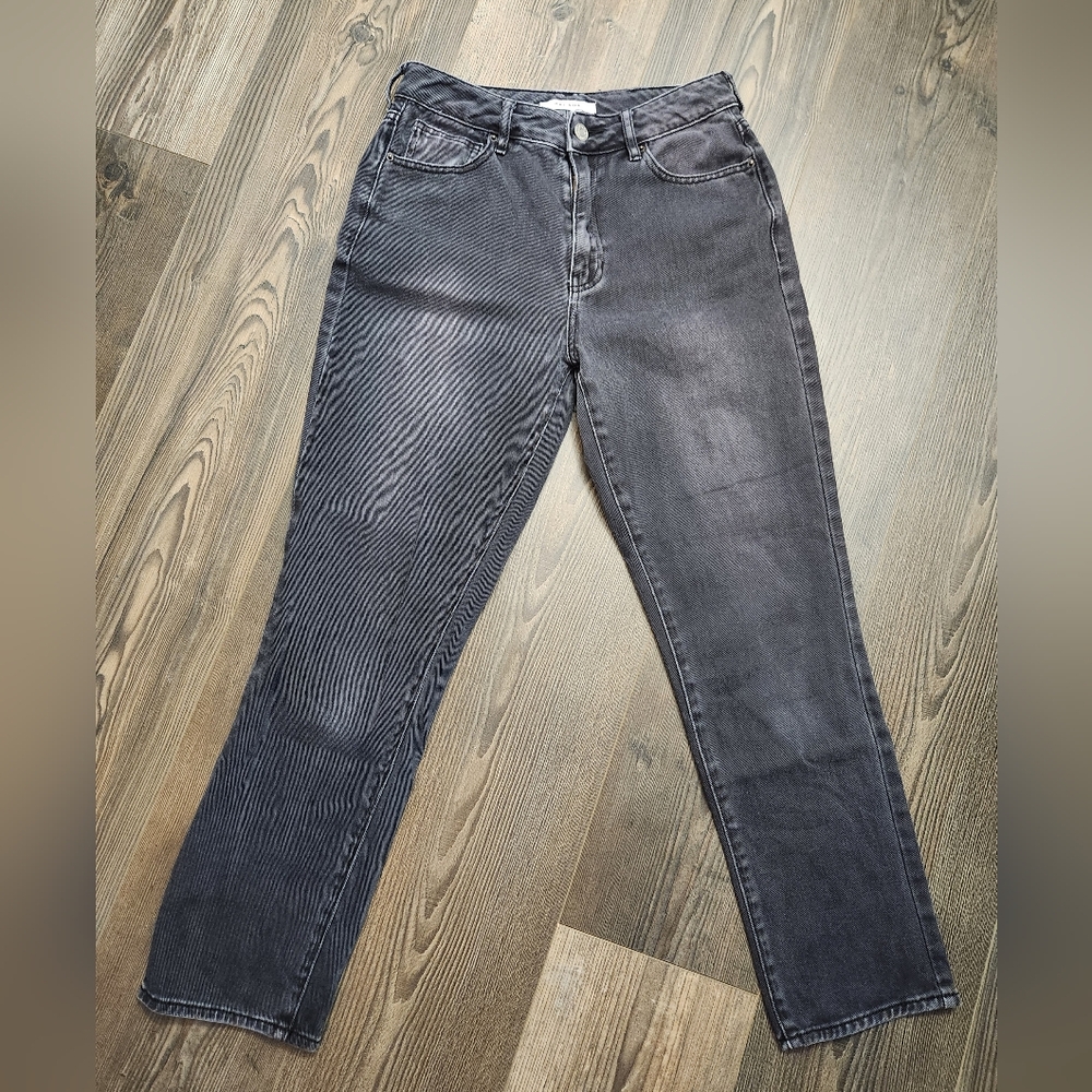 PacSun Mom Jean. Size 26. Black.